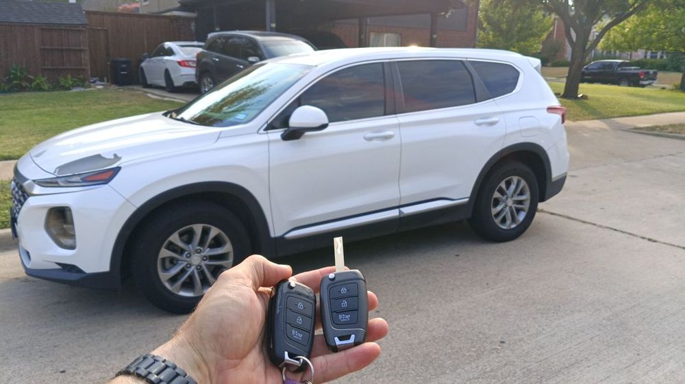 Two flip keys for a white Hyundai Santa Fe